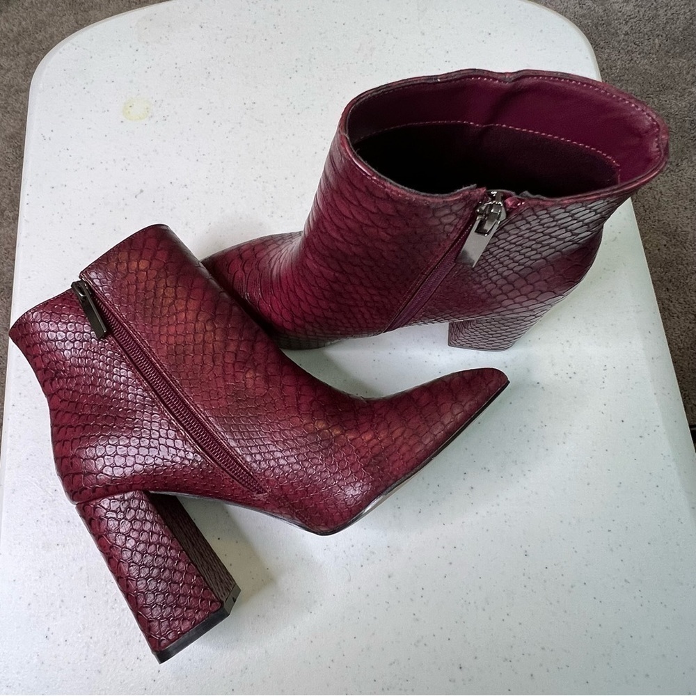 SHU SHOP Wine Snake Embossed Ankle Bootie SZ. 7.5. #65 - Picture 4 of 9